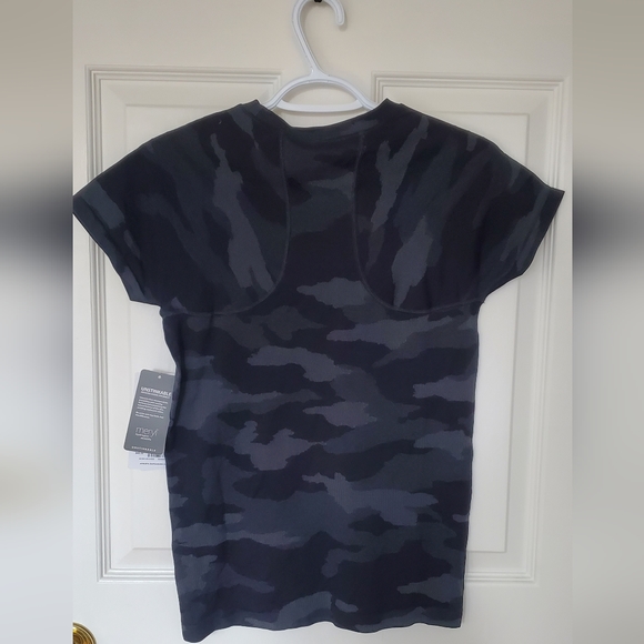 NWT. Athleta, Small, Camo Top - Picture 2 of 3